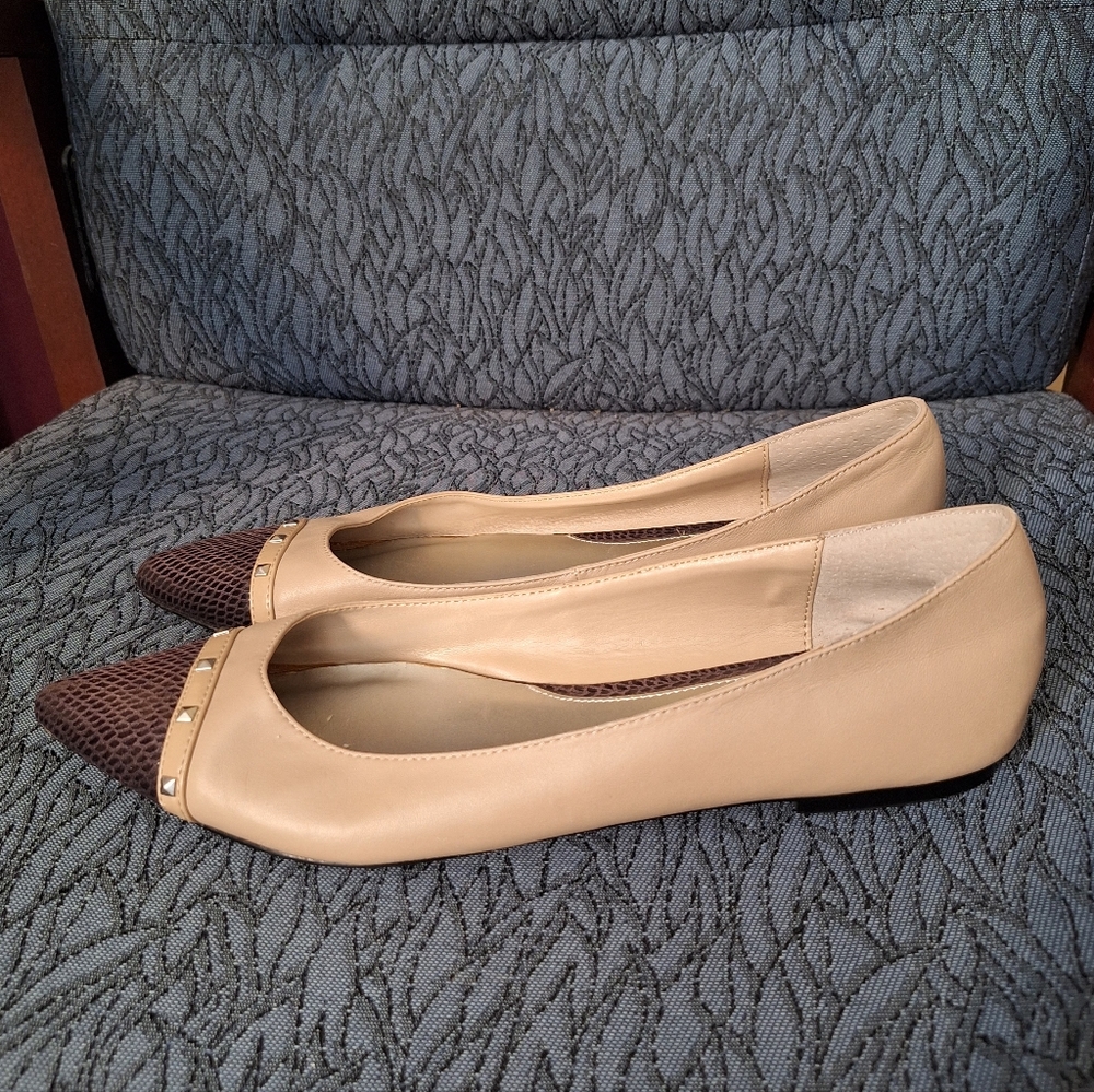 White House Black Market: Elegant pointed-toe ballet flats. Size 8.5M - Picture 9 of 10